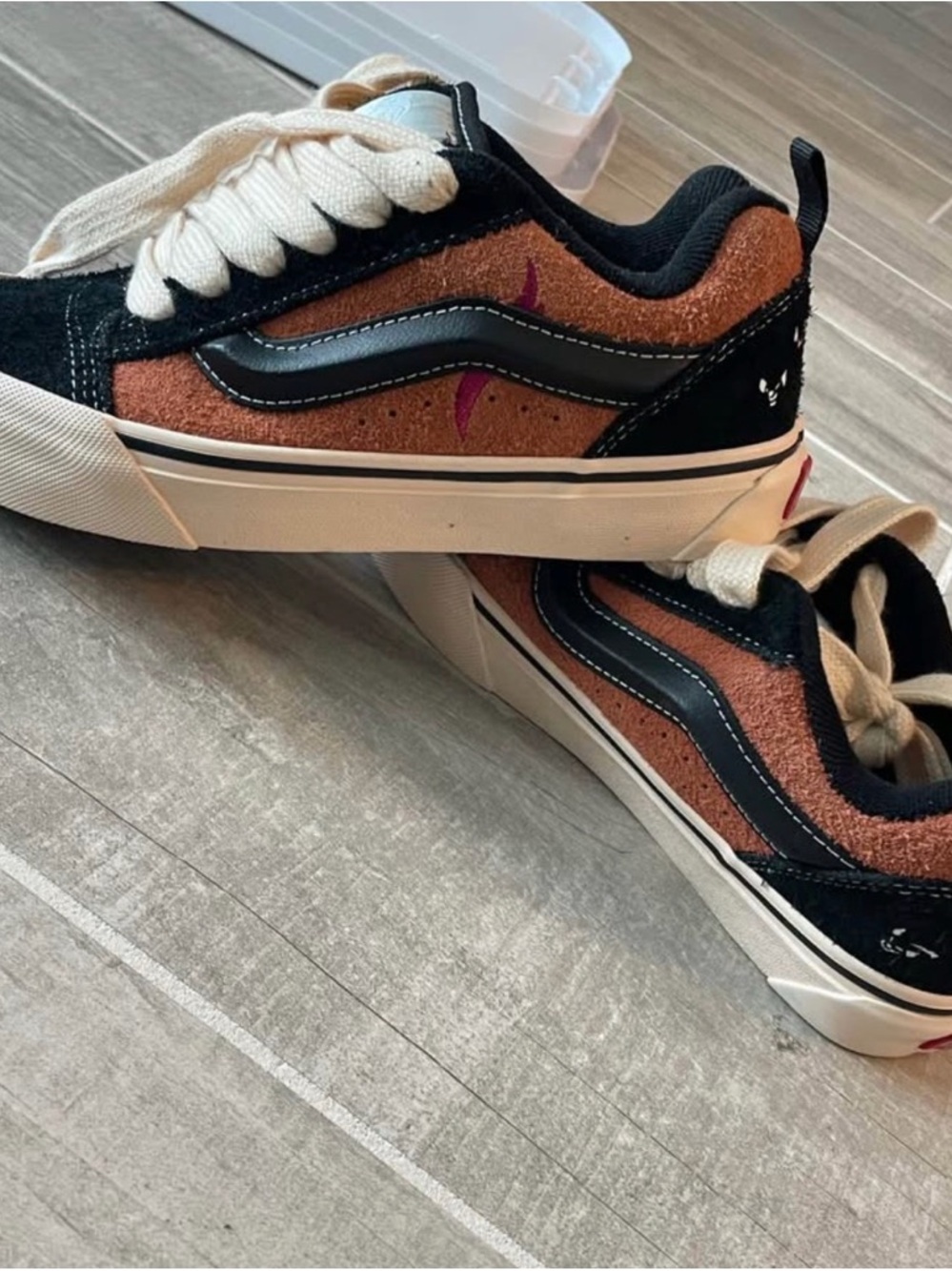 Vans Kids Low-Top Sneakers Black and Brown Suede